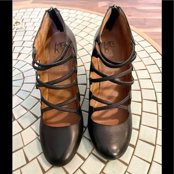 Incredible MRKT (Market) strappy wedges! - Picture 4 of 16